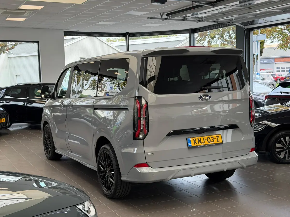 Titanium PHEV L2 8p / Panorama / memory / led / ca