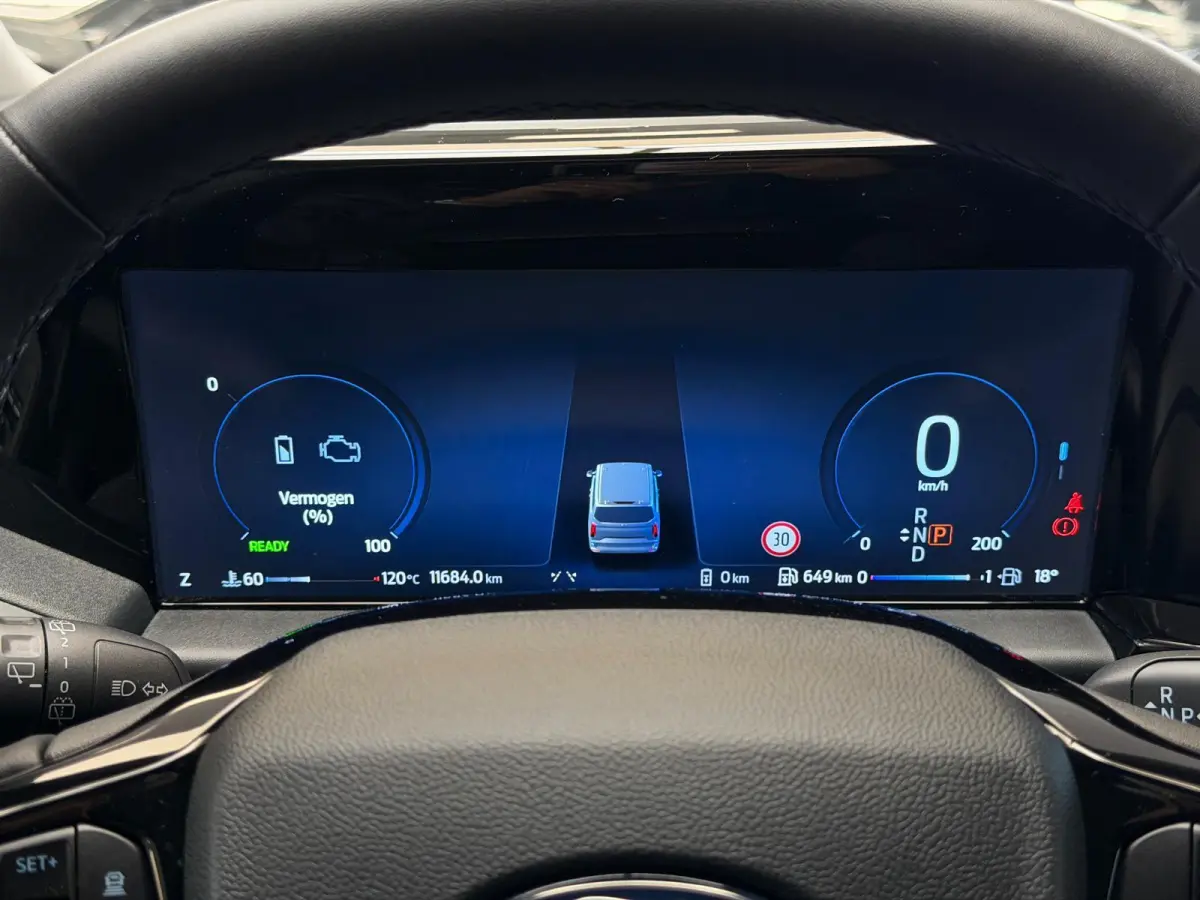 Titanium PHEV L2 8p / Panorama / memory / led / ca