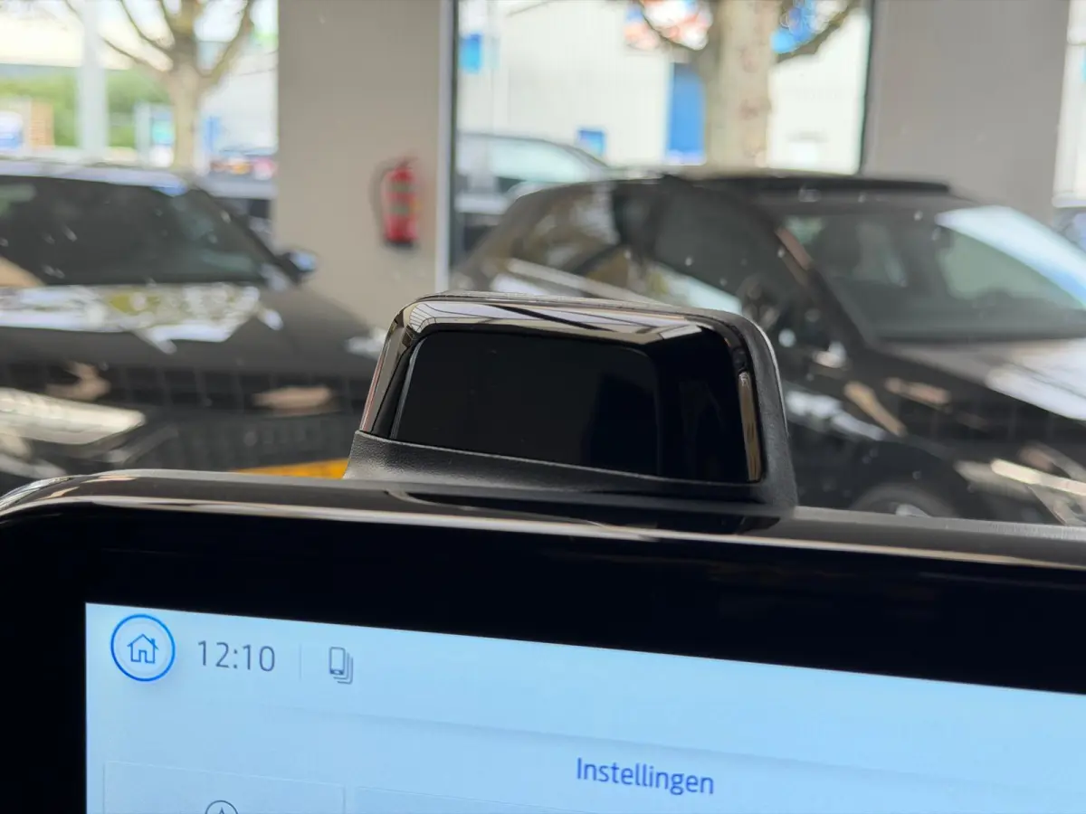 Titanium PHEV L2 8p / Panorama / memory / led / ca