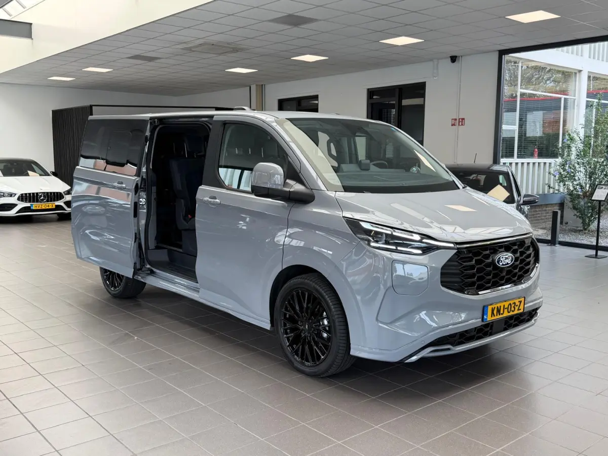 Titanium PHEV L2 8p / Panorama / memory / led / ca