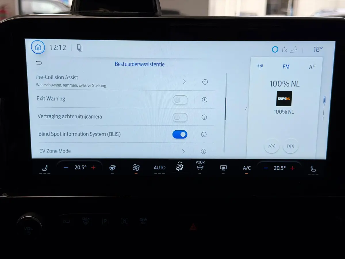 Titanium PHEV L2 8p / Panorama / memory / led / ca