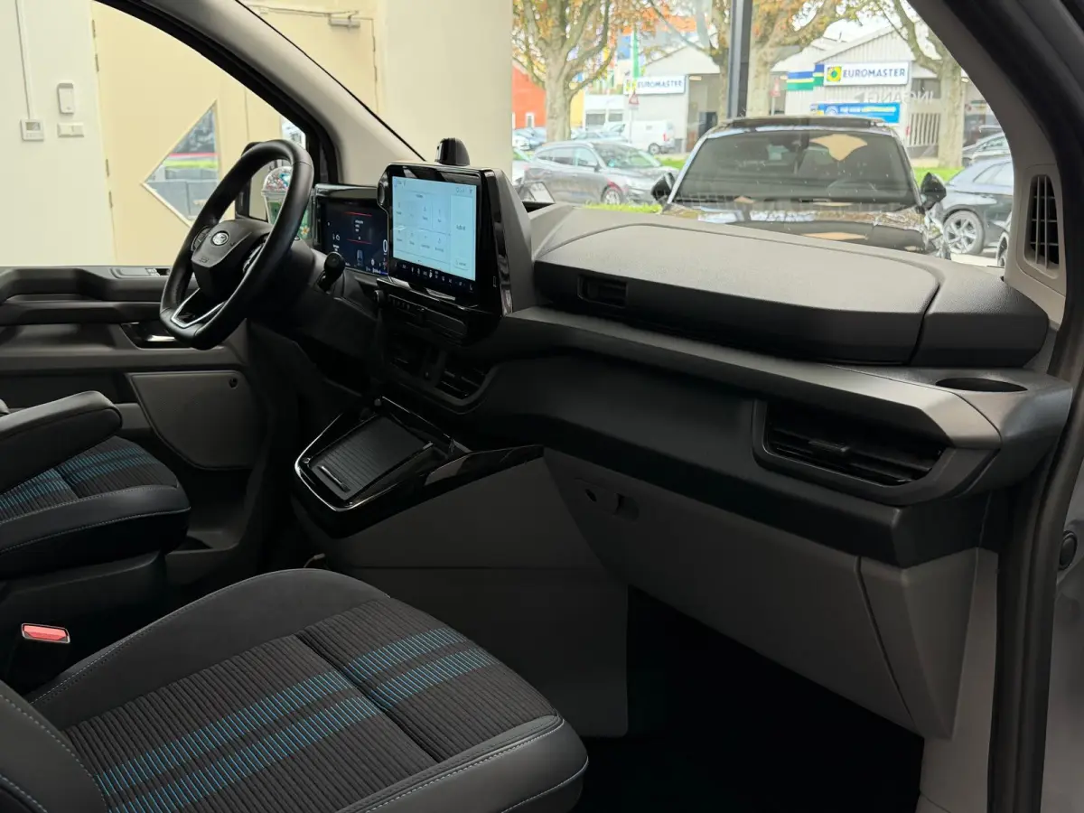 Titanium PHEV L2 8p / Panorama / memory / led / ca