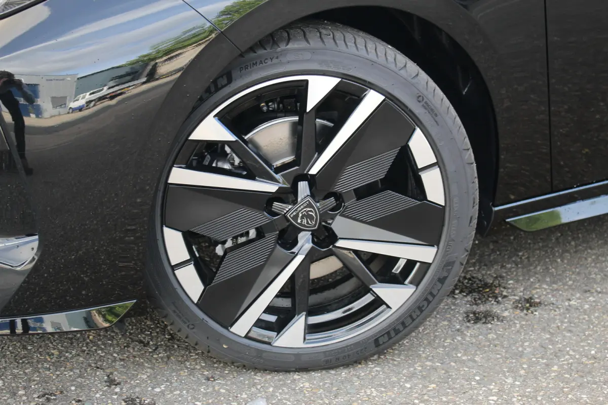 1.2 Hybrid 145 e-DCS6 GT | 360 Cam | Elek. Achterklep | Adaptive Cruise | Memory | Massage | Stoel & Stuur Verw. | | 360 Cam | Elek. Achterklep | Adaptive Cruise | Memory | Massage | Stoel &