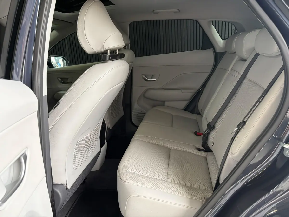 1.6 GDI HEV Comfort PANO KEYLESS CAM FULL OPTION