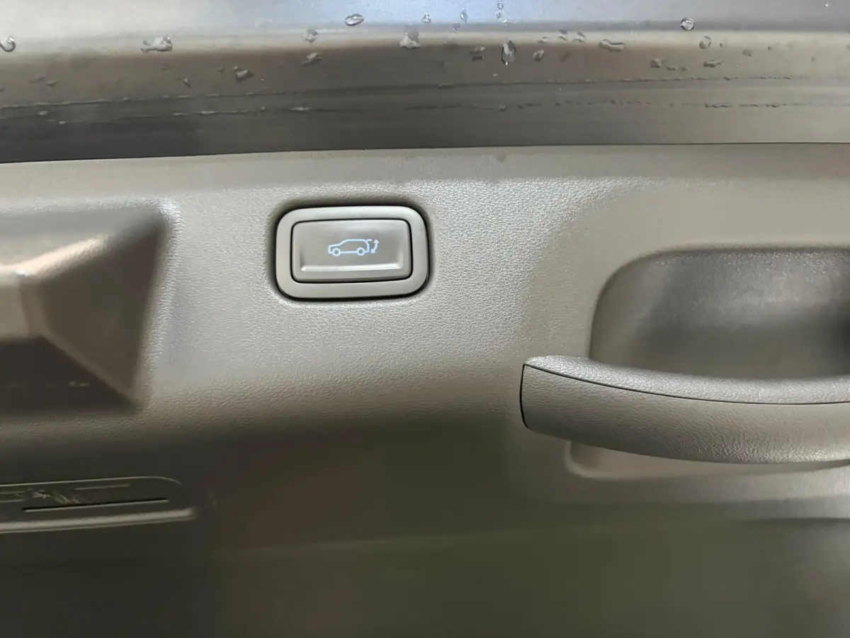 1.6 GDI HEV Comfort PANO KEYLESS CAM FULL OPTION