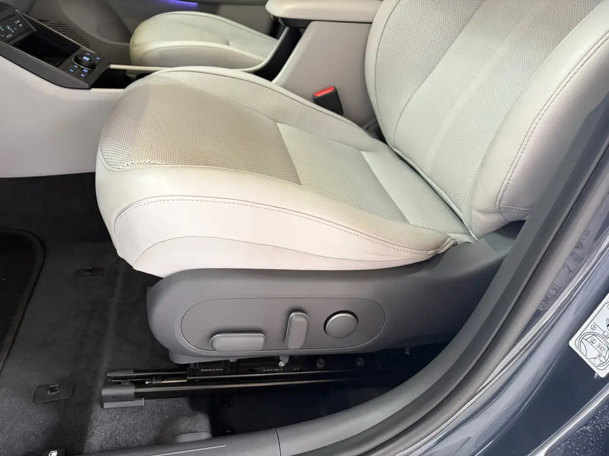 1.6 GDI HEV Comfort PANO KEYLESS CAM FULL OPTION
