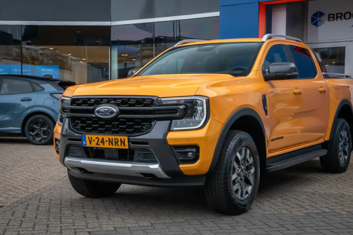 2.3 Double Cab. Phev 278pk. Wildtrack 4WD | Trekhaak | Camera | StoelVW | Apple carplay | Ect Ect Ect