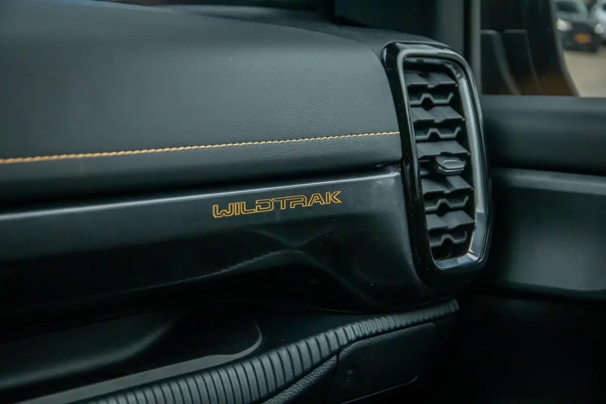 2.3 Double Cab. Phev 278pk. Wildtrack 4WD | Trekhaak | Camera | StoelVW | Apple carplay | Ect Ect Ect