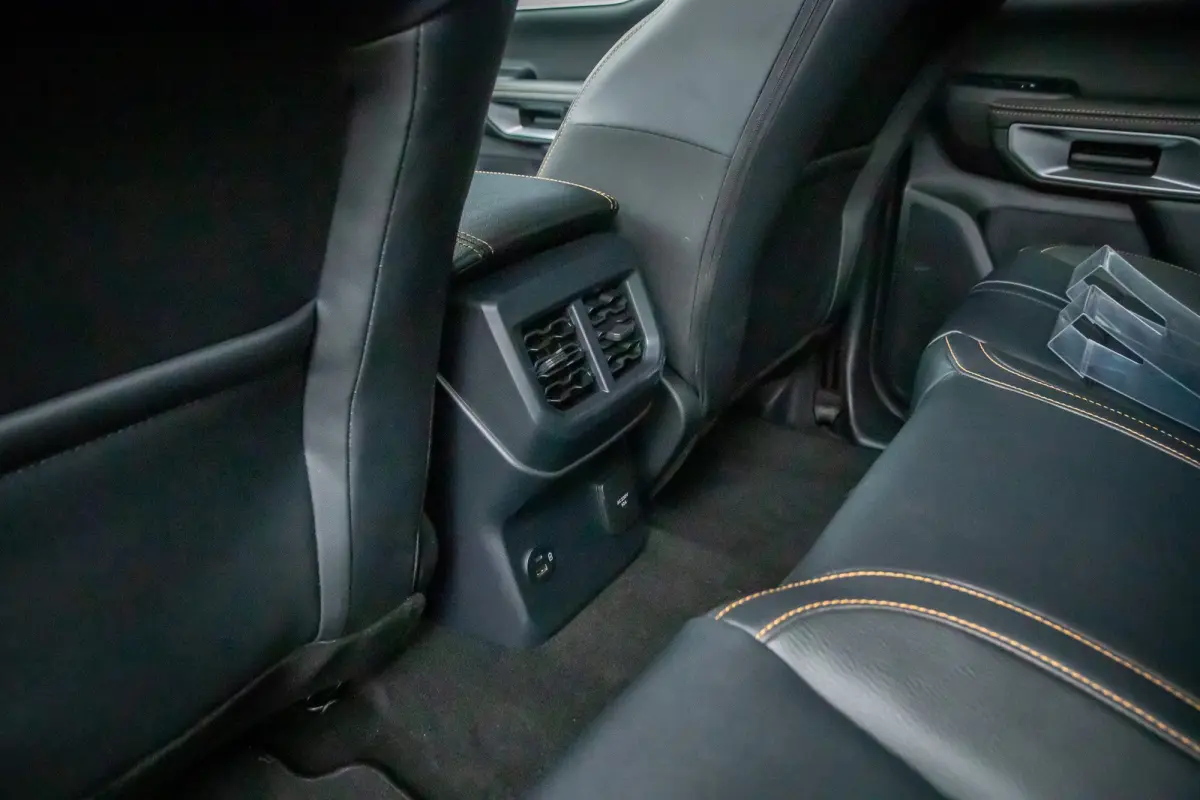 2.3 Double Cab. Phev 278pk. Wildtrack 4WD | Trekhaak | Camera | StoelVW | Apple carplay | Ect Ect Ect