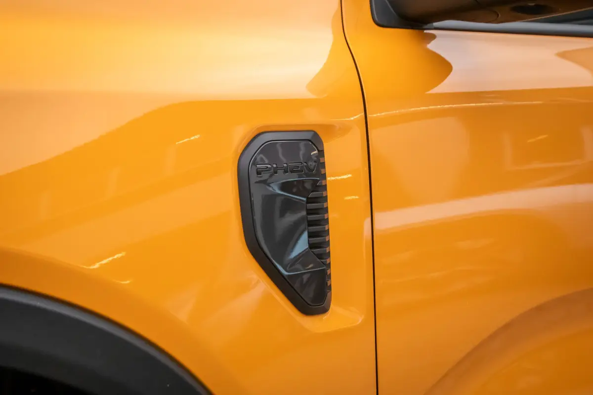 2.3 Double Cab. Phev 278pk. Wildtrack 4WD | Trekhaak | Camera | StoelVW | Apple carplay | Ect Ect Ect