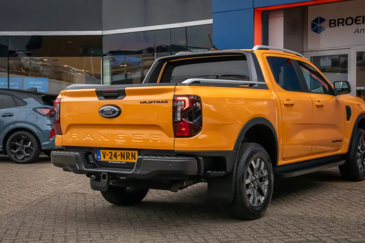 2.3 Double Cab. Phev 278pk. Wildtrack 4WD | Trekhaak | Camera | StoelVW | Apple carplay | Ect Ect Ect