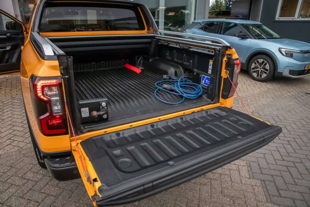 2.3 Double Cab. Phev 278pk. Wildtrack 4WD | Trekhaak | Camera | StoelVW | Apple carplay | Ect Ect Ect