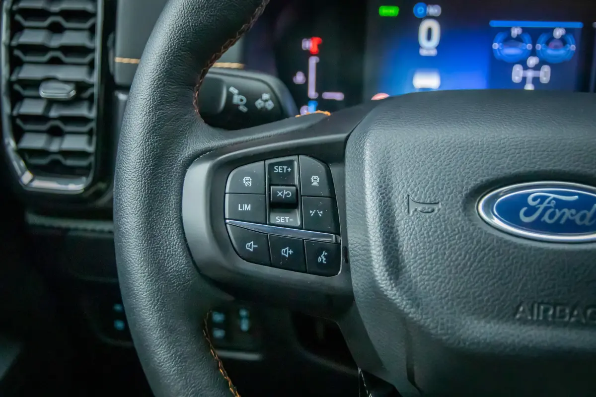 2.3 Double Cab. Phev 278pk. Wildtrack 4WD | Trekhaak | Camera | StoelVW | Apple carplay | Ect Ect Ect