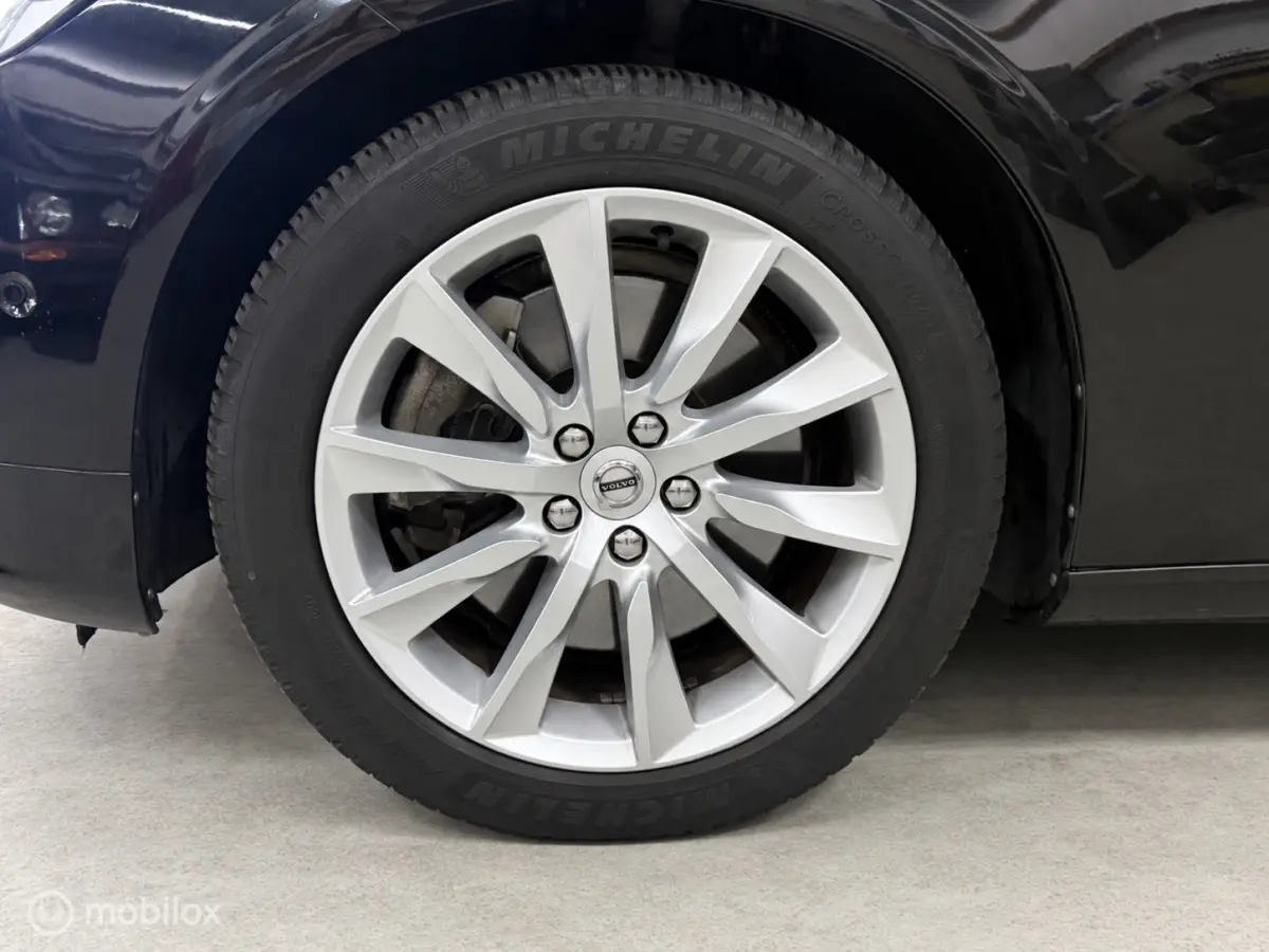 2.0 T5 Momentum NL-AUTO / DEALERHISTORIE / LEER