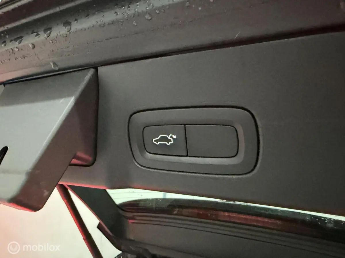 2.0 T5 Momentum NL-AUTO / DEALERHISTORIE / LEER
