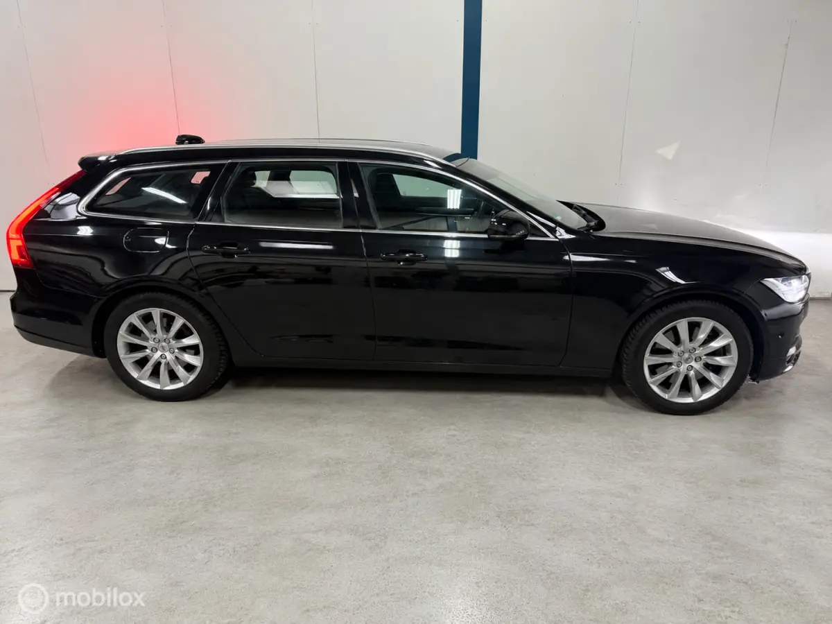 2.0 T5 Momentum NL-AUTO / DEALERHISTORIE / LEER