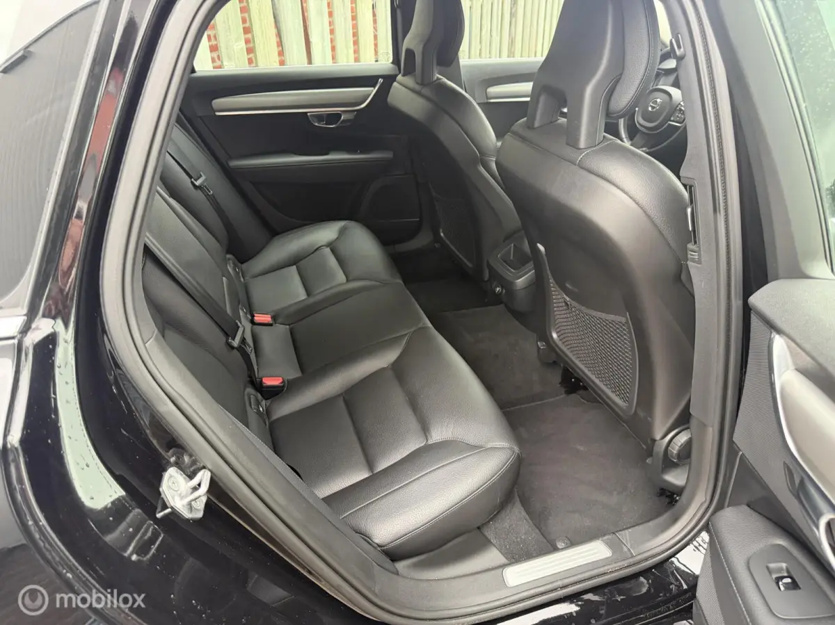 2.0 T5 Momentum NL-AUTO / DEALERHISTORIE / LEER