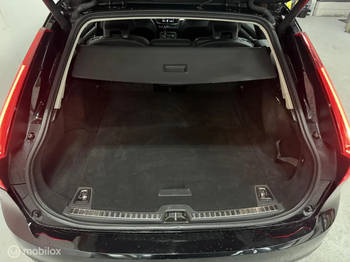 2.0 T5 Momentum NL-AUTO / DEALERHISTORIE / LEER