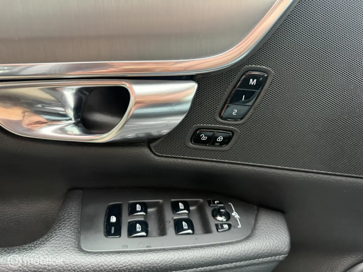 2.0 T5 Momentum NL-AUTO / DEALERHISTORIE / LEER
