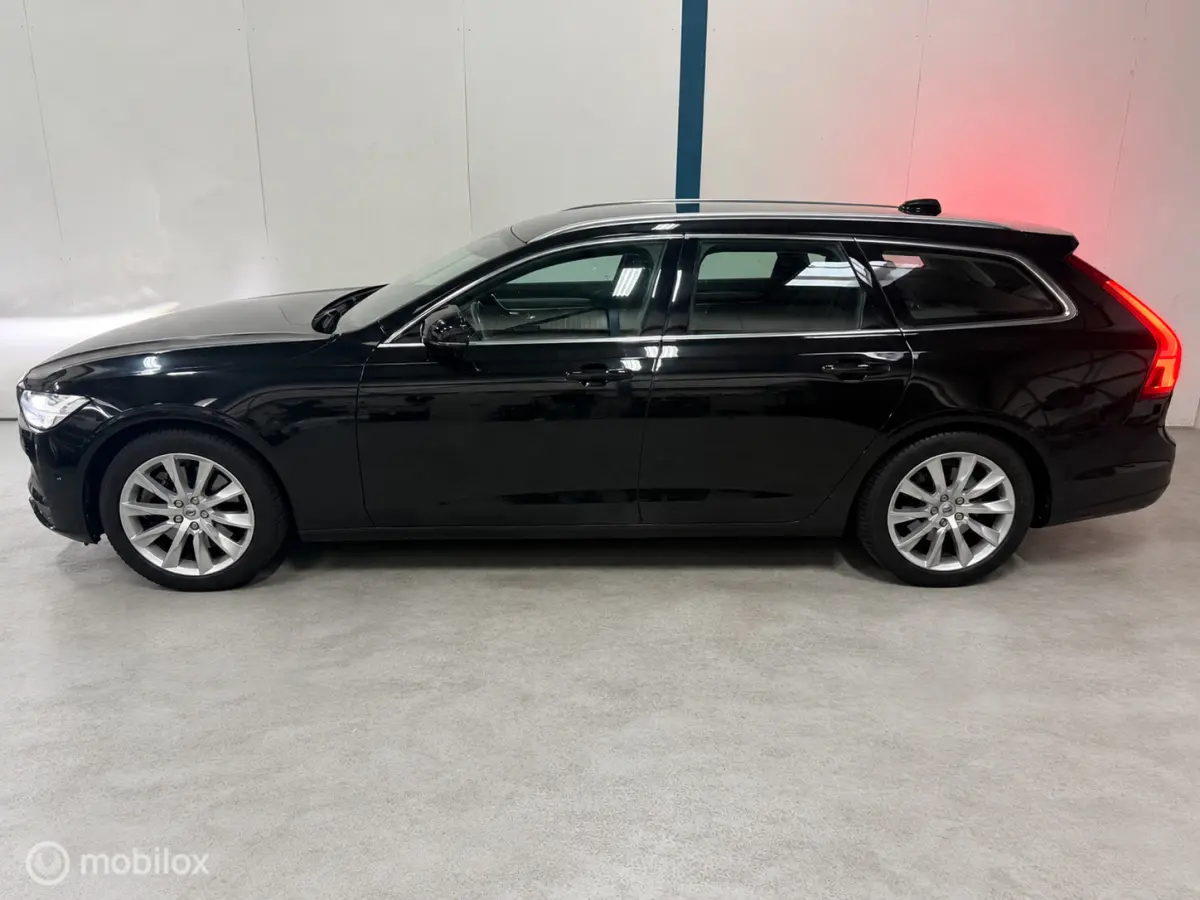2.0 T5 Momentum NL-AUTO / DEALERHISTORIE / LEER