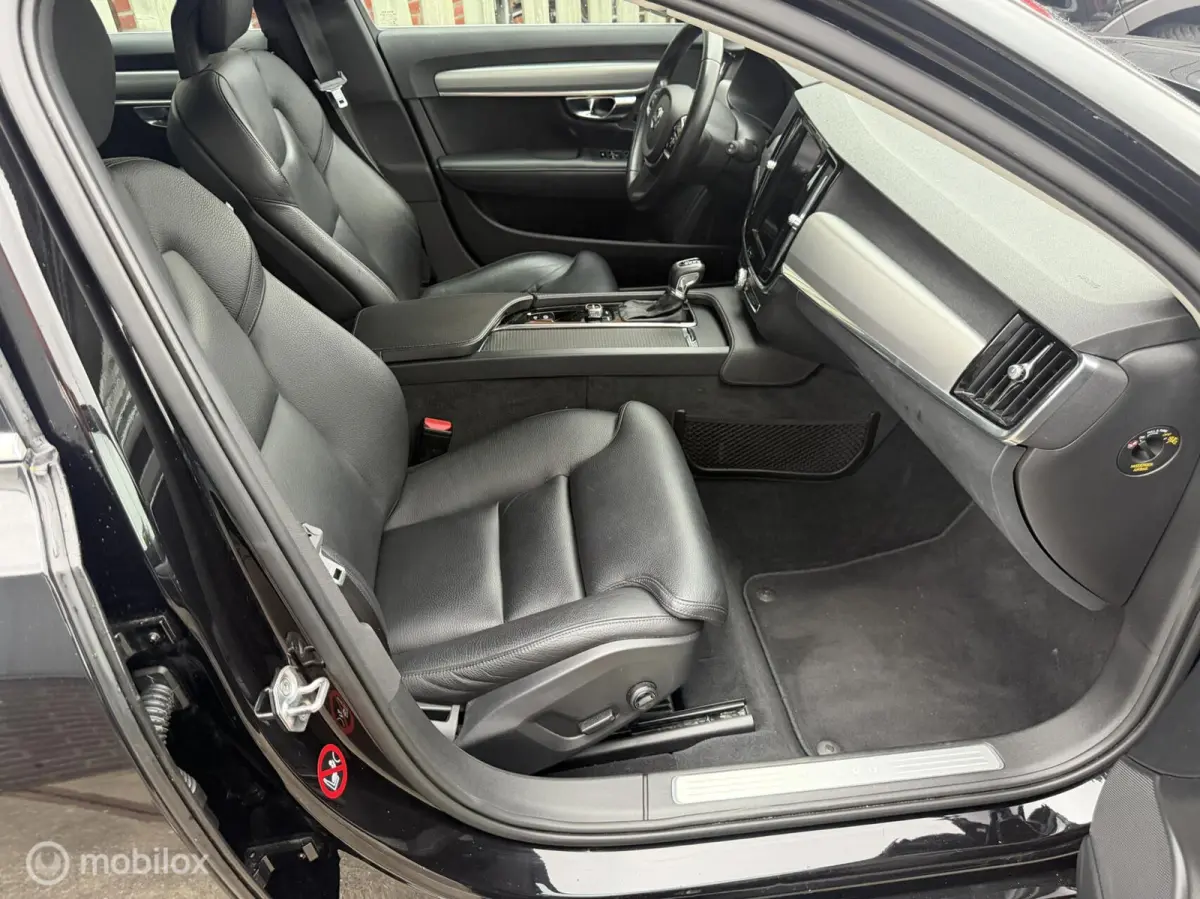 2.0 T5 Momentum NL-AUTO / DEALERHISTORIE / LEER