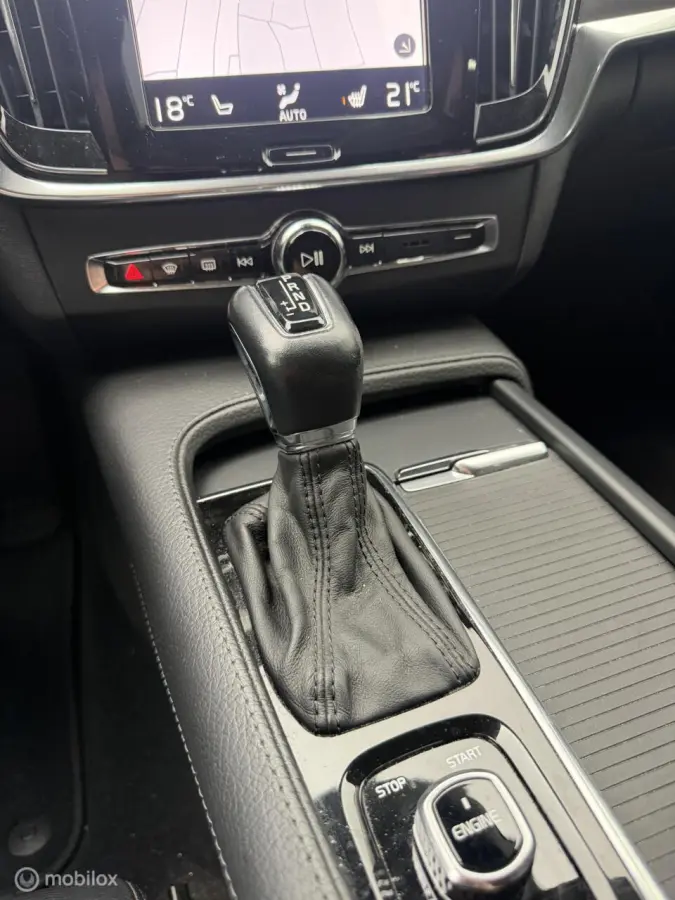 2.0 T5 Momentum NL-AUTO / DEALERHISTORIE / LEER