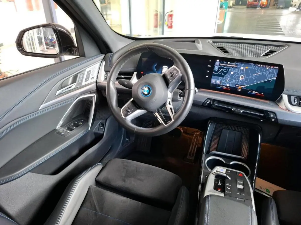 xDrive30 67 kWh // M-Sport | Panoramadak | Harman Kardon | HUD | Shadow Line | 360 camera | Memory