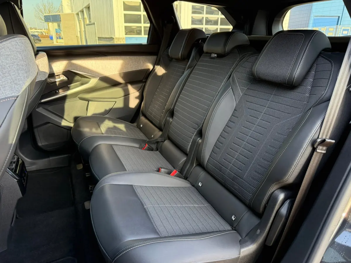 1.2 Hybrid 136 Allure 360 camera | Adeptieve cruise control met stop& go| stuurwiel verwarmig | Keyless entry | Dodehoek detectie