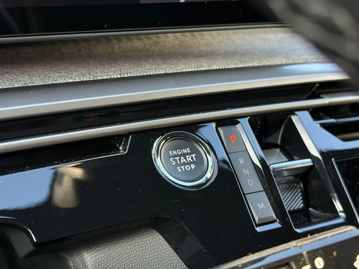 1.2 Hybrid 136 Allure 360 camera | Adeptieve cruise control met stop& go| stuurwiel verwarmig | Keyless entry | Dodehoek detectie