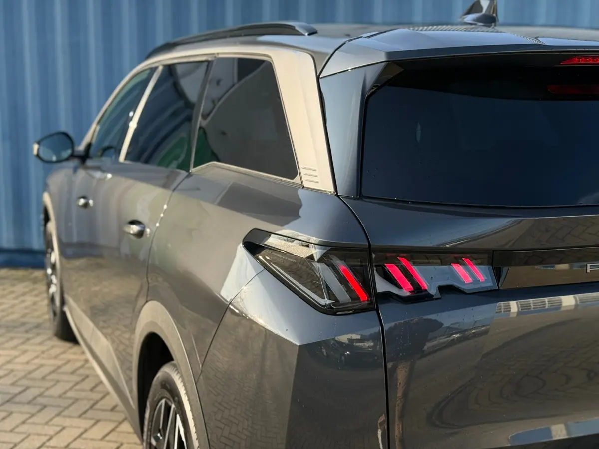 1.2 Hybrid 136 Allure 360 camera | Adeptieve cruise control met stop& go| stuurwiel verwarmig | Keyless entry | Dodehoek detectie