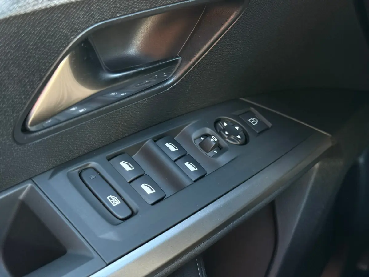 1.2 Hybrid 136 Allure 360 camera | Adeptieve cruise control met stop& go| stuurwiel verwarmig | Keyless entry | Dodehoek detectie