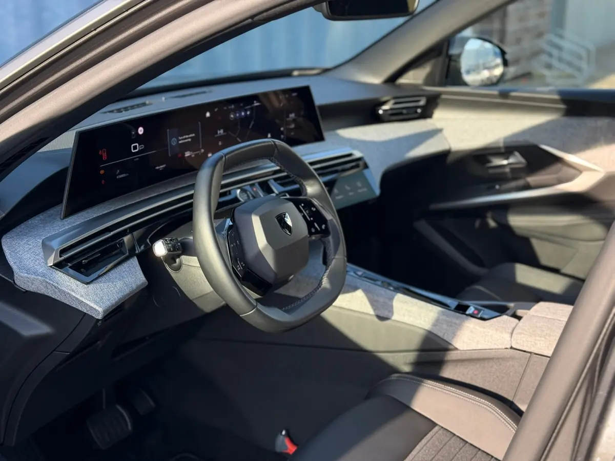 1.2 Hybrid 136 Allure 360 camera | Adeptieve cruise control met stop& go| stuurwiel verwarmig | Keyless entry | Dodehoek detectie