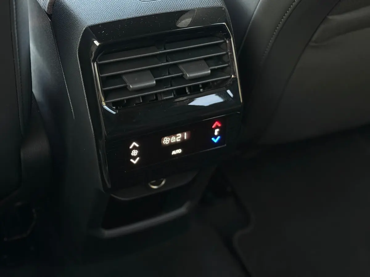 1.2 Hybrid 136 Allure 360 camera | Adeptieve cruise control met stop& go| stuurwiel verwarmig | Keyless entry | Dodehoek detectie