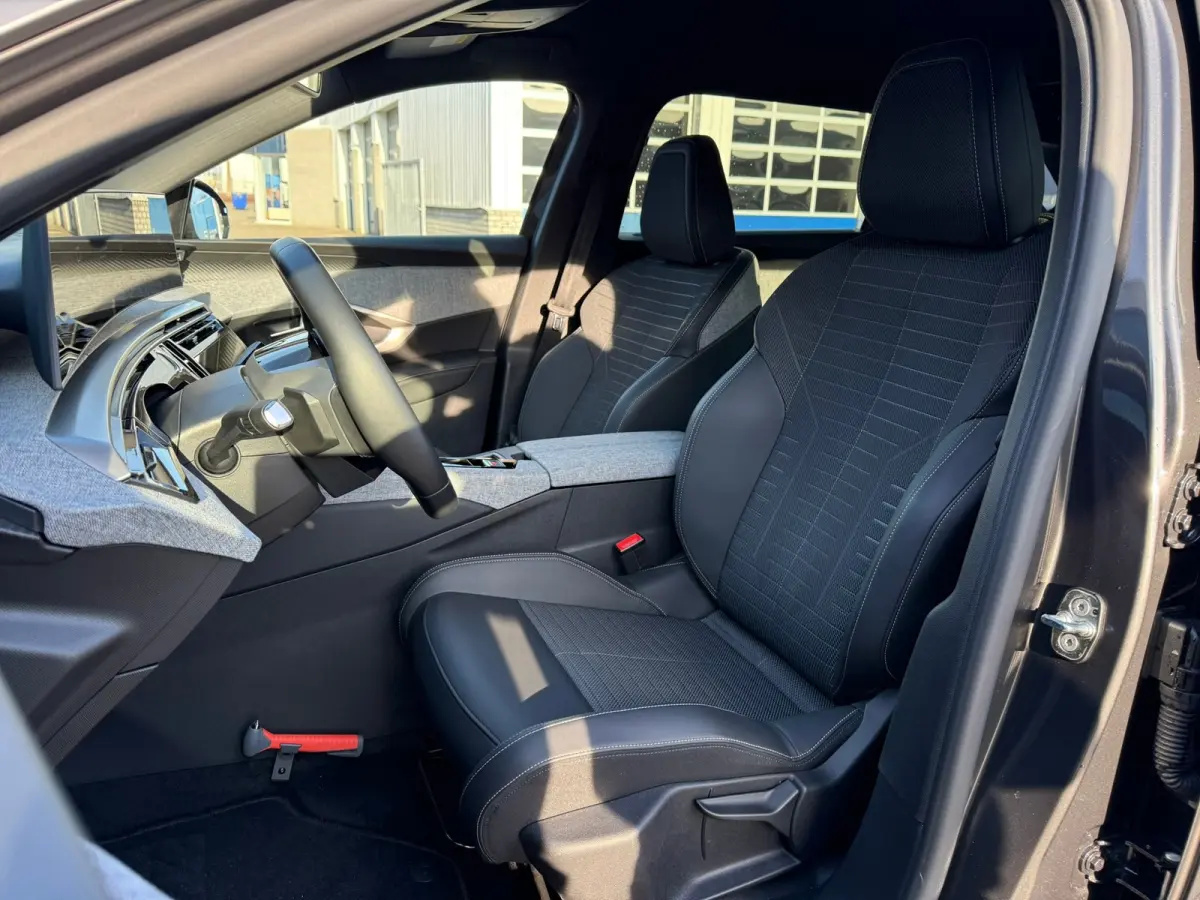 1.2 Hybrid 136 Allure 360 camera | Adeptieve cruise control met stop& go| stuurwiel verwarmig | Keyless entry | Dodehoek detectie