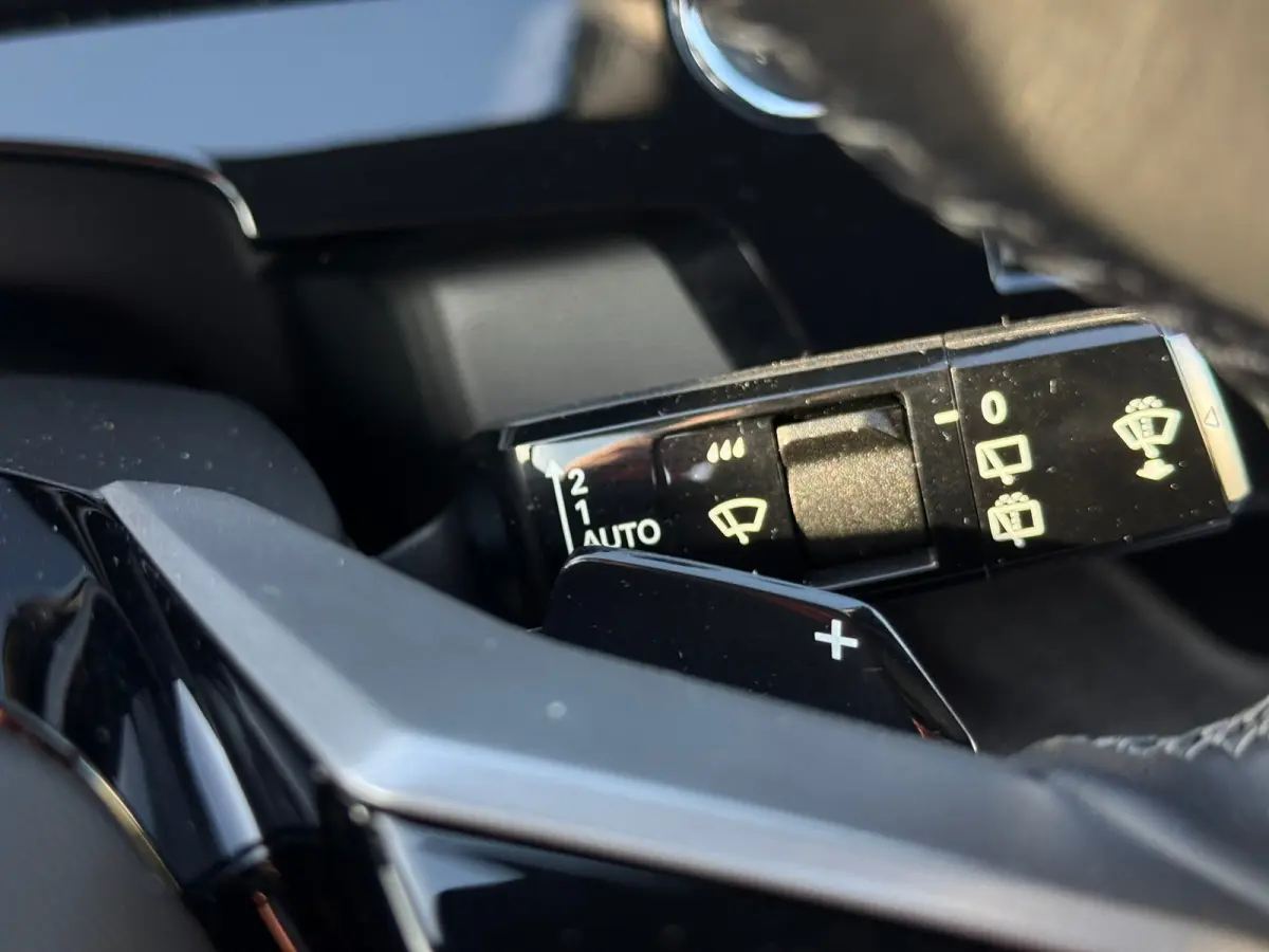 1.2 Hybrid 136 Allure 360 camera | Adeptieve cruise control met stop& go| stuurwiel verwarmig | Keyless entry | Dodehoek detectie