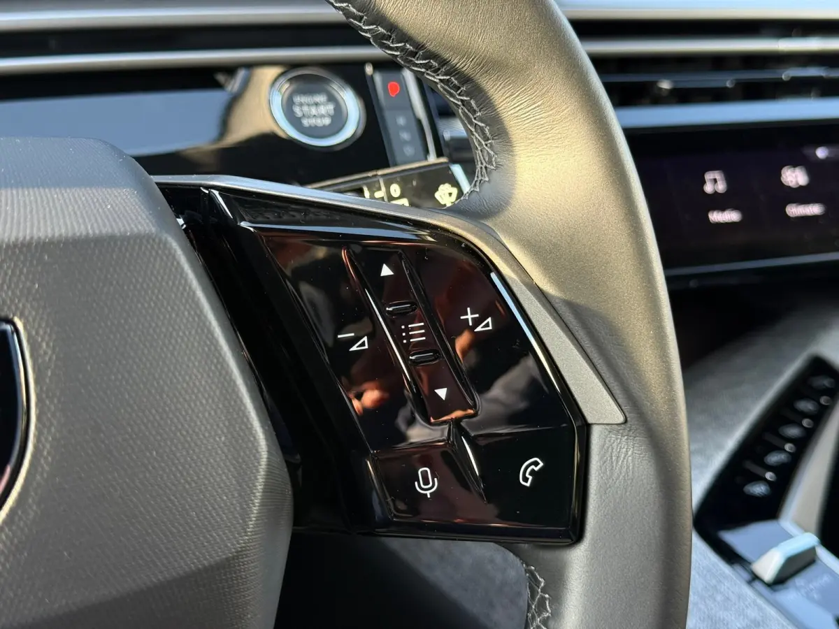 1.2 Hybrid 136 Allure 360 camera | Adeptieve cruise control met stop& go| stuurwiel verwarmig | Keyless entry | Dodehoek detectie