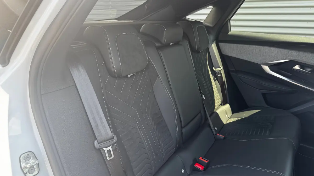 73KWH GT AVANTAGE 214PK SOH 96,5% / NAVI / LEDER / CLIMA / FULL-LED / 20" LMV / KEYLESS / WARMTEPOMP / 360° CAMERA / ADAPT. CRUISECONTROL / WINTERPAKKET / NIEUWSTAAT !!