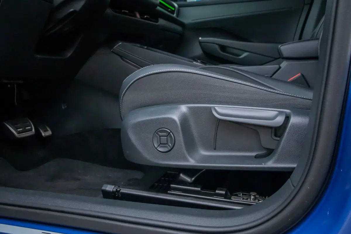 1.5 eTsi R-Line First Edition | Adaptive Cruise control | Matrix koplamen | Elektrisch bedienbare achterklep | Stoelverwarming | Achteruitrijcamera | Appelcarplay/Android auto | Achteruitrij