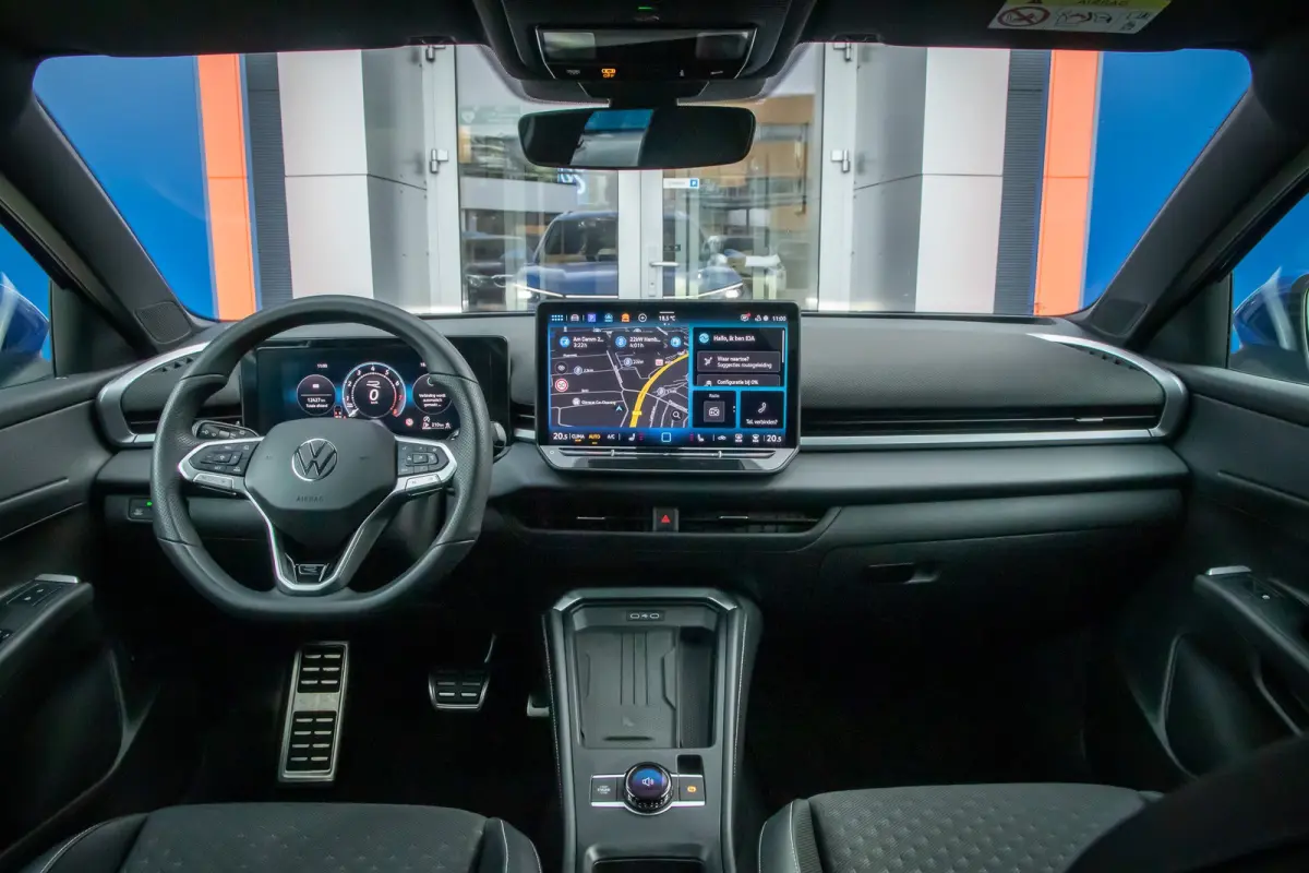 1.5 eTsi R-Line First Edition | Adaptive Cruise control | Matrix koplamen | Elektrisch bedienbare achterklep | Stoelverwarming | Achteruitrijcamera | Appelcarplay/Android auto | Achteruitrij