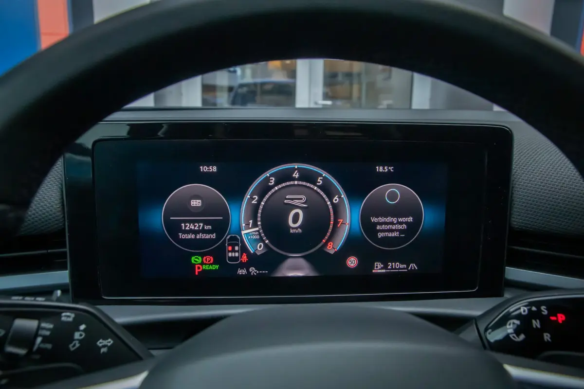 1.5 eTsi R-Line First Edition | Adaptive Cruise control | Matrix koplamen | Elektrisch bedienbare achterklep | Stoelverwarming | Achteruitrijcamera | Appelcarplay/Android auto | Achteruitrij