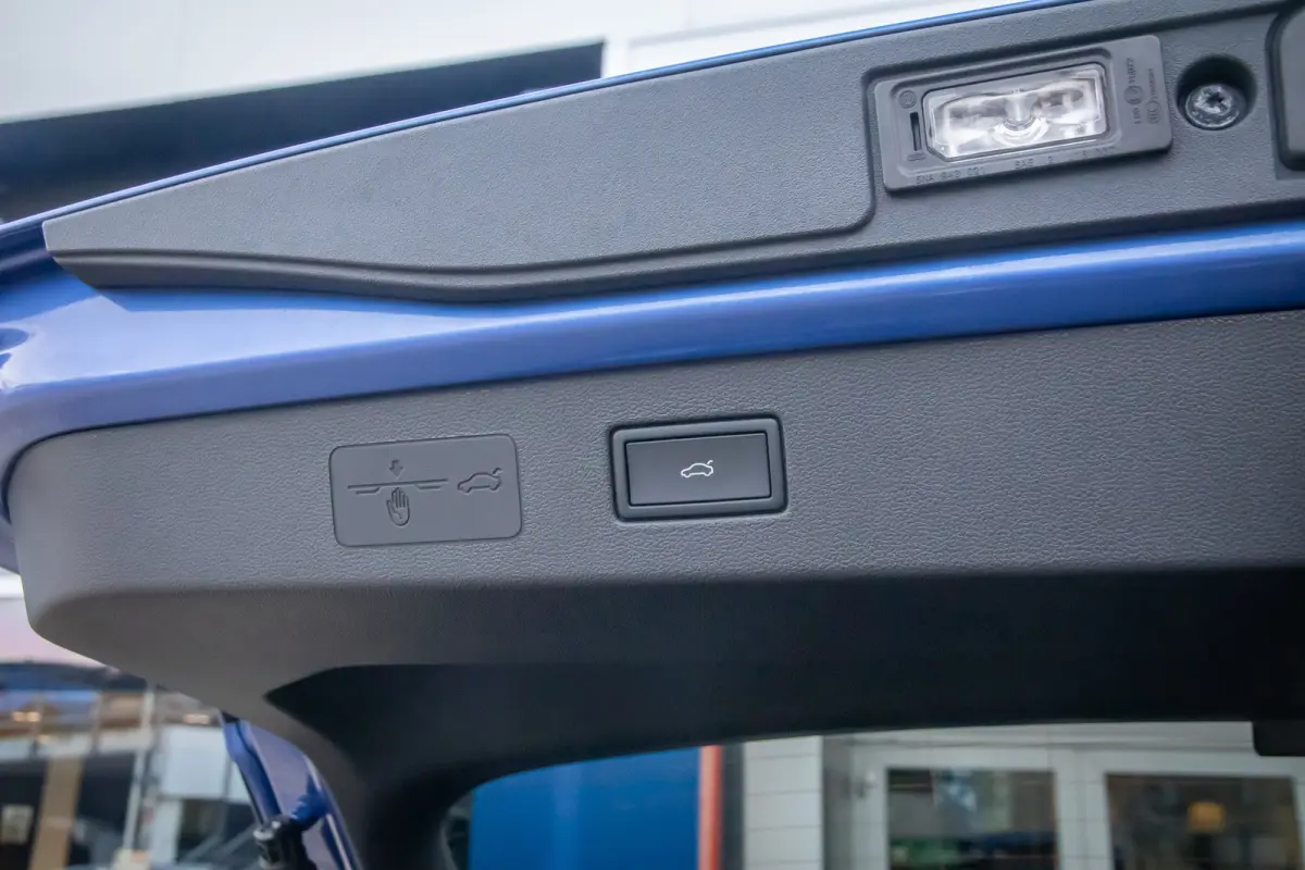 1.5 eTsi R-Line First Edition | Adaptive Cruise control | Matrix koplamen | Elektrisch bedienbare achterklep | Stoelverwarming | Achteruitrijcamera | Appelcarplay/Android auto | Achteruitrij