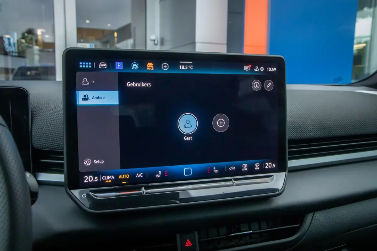 1.5 eTsi R-Line First Edition | Adaptive Cruise control | Matrix koplamen | Elektrisch bedienbare achterklep | Stoelverwarming | Achteruitrijcamera | Appelcarplay/Android auto | Achteruitrij