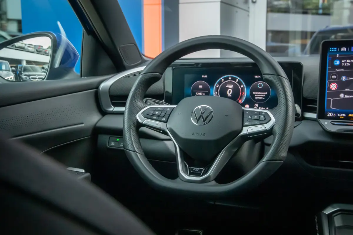 1.5 eTsi R-Line First Edition | Adaptive Cruise control | Matrix koplamen | Elektrisch bedienbare achterklep | Stoelverwarming | Achteruitrijcamera | Appelcarplay/Android auto | Achteruitrij