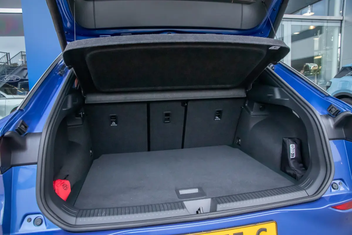 1.5 eTsi R-Line First Edition | Adaptive Cruise control | Matrix koplamen | Elektrisch bedienbare achterklep | Stoelverwarming | Achteruitrijcamera | Appelcarplay/Android auto | Achteruitrij