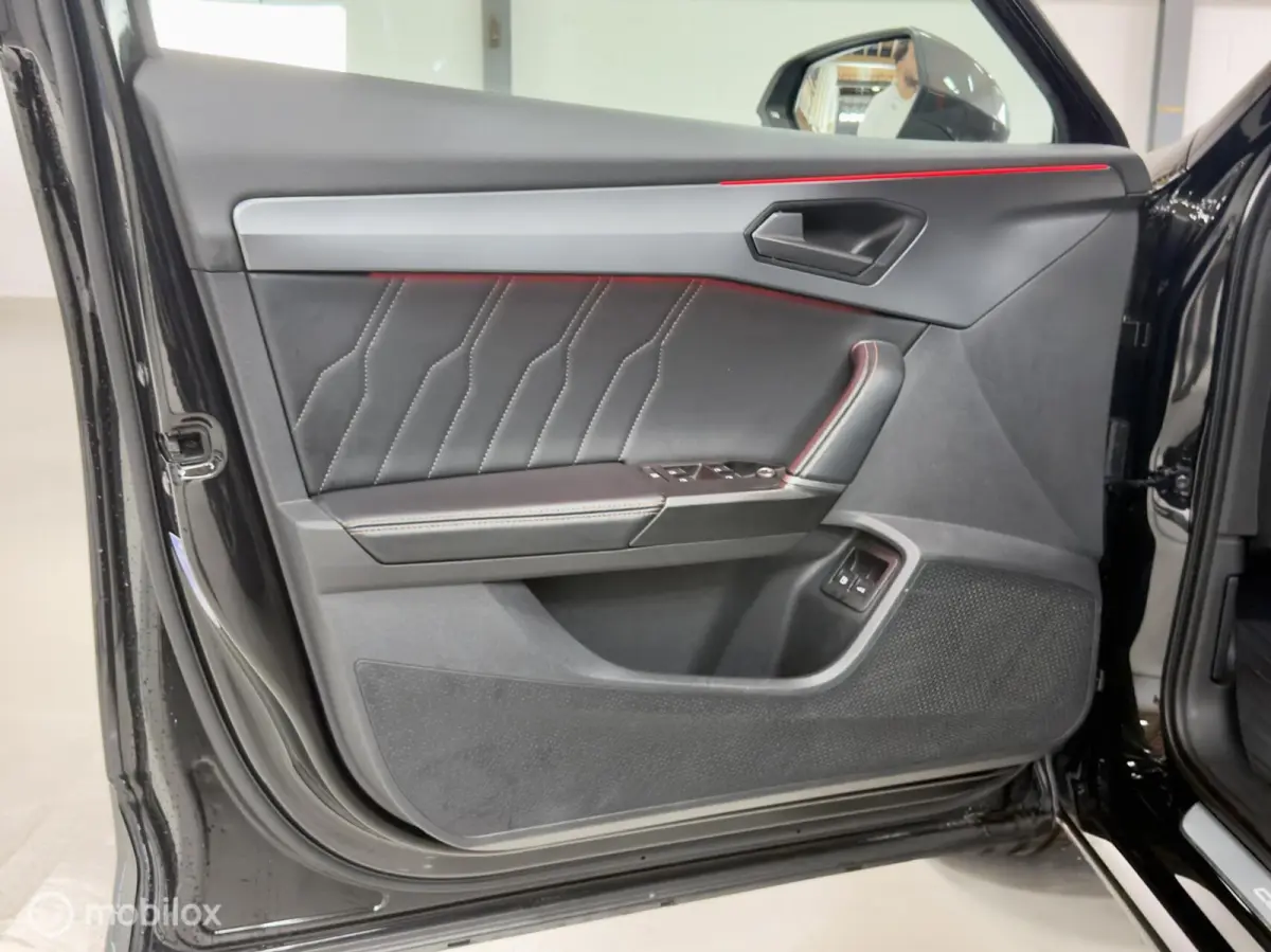 1.4 e-Hybrid Performance | Pano | 360 | Dodehoek | Leer | Stuur- & Stoelverwarming | Sfeer | 19" | ACC | Memory | Travel Assist | 204PK