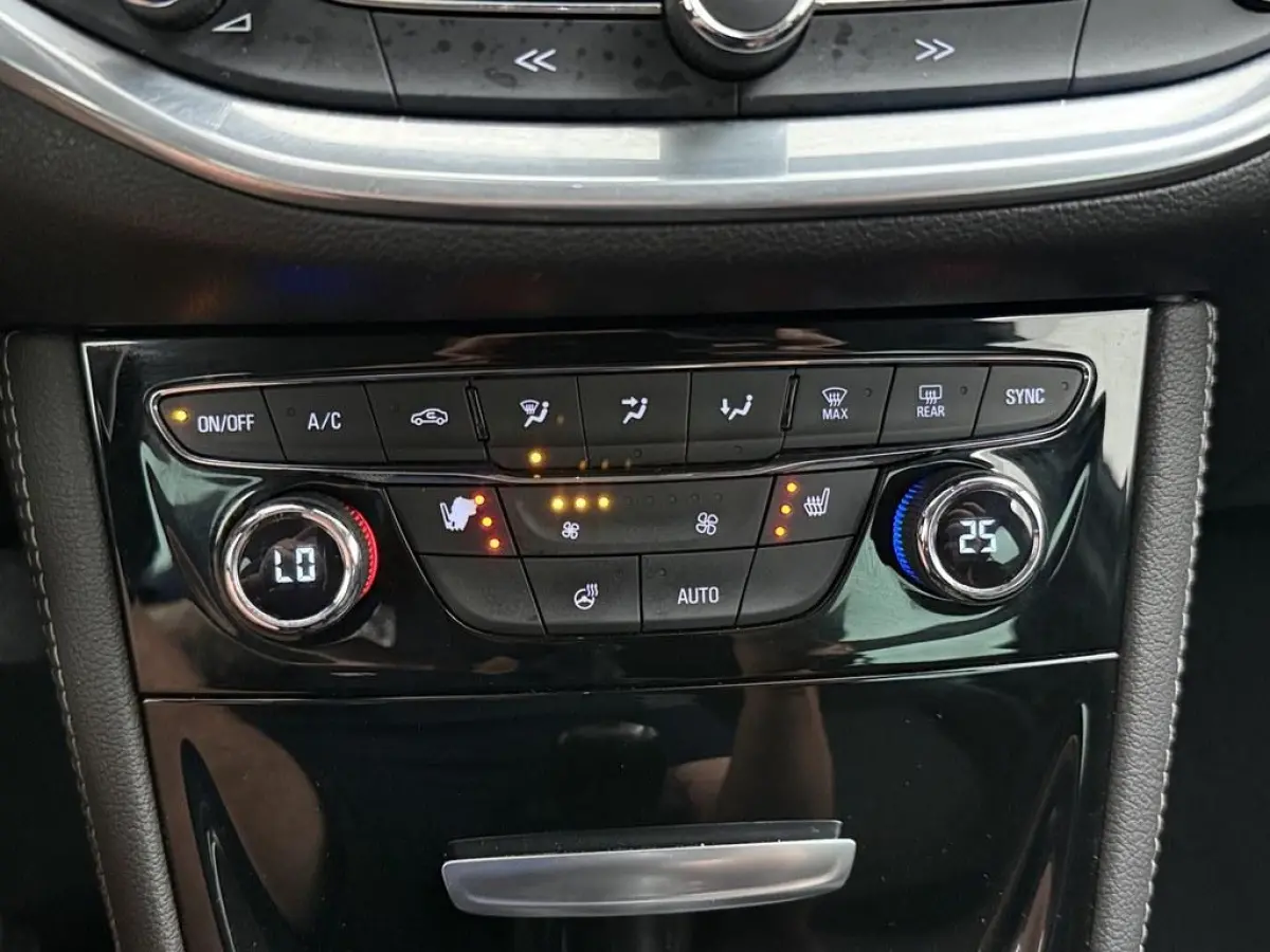 1.4 Business Executive Cam/Trekhaak/Winterpakket /Navi/LM Velgen
