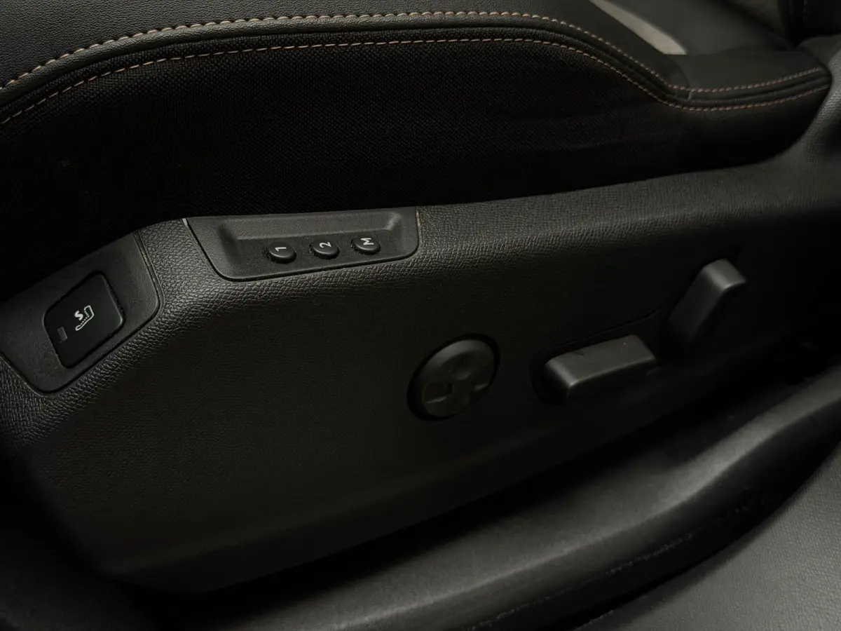 1.6 HYbrid 225 GT / pano / camera /