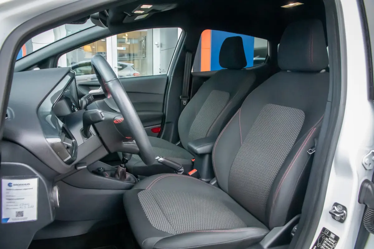 1.0 EcoBoost ST-Line | Cruise Control | Apple Carplay/Android Auto | Parkeersensoren achter | | Apple Carplay/Android Auto|telefoonintegratie premium | Cruise control | Keyless start