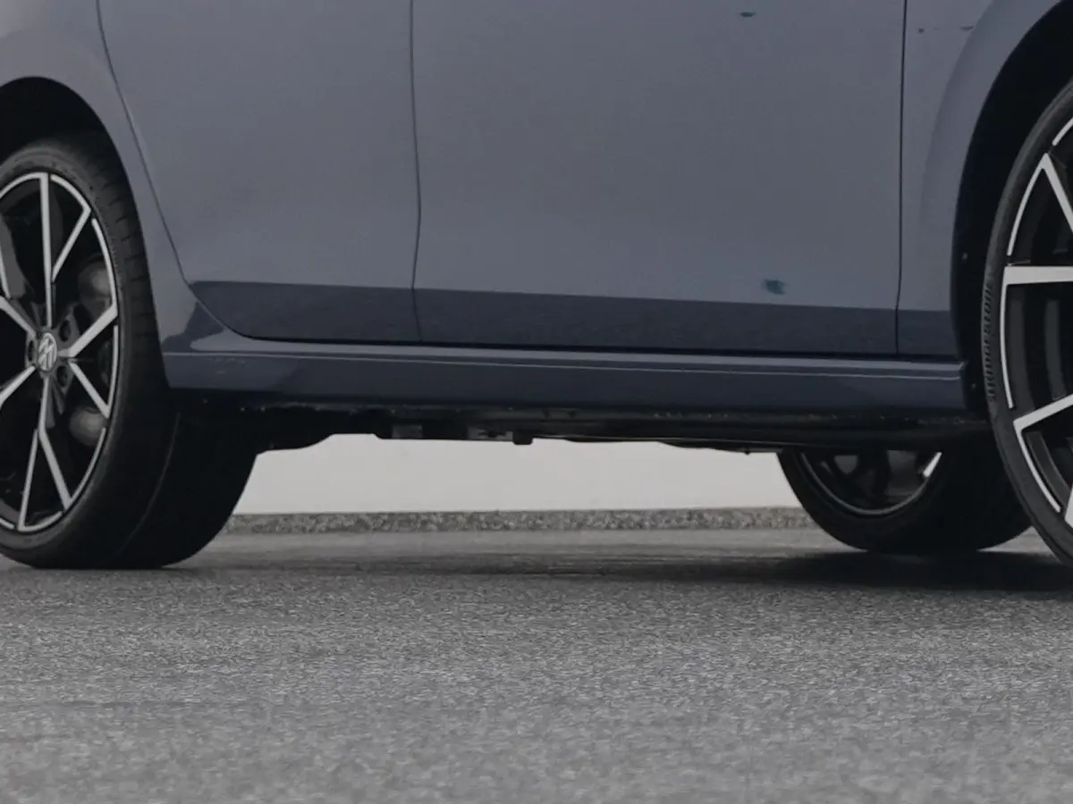 1.5 eHybrid Life Edition | CAMERA | ADAPTIVE | STOEL- EN STUURVERW.