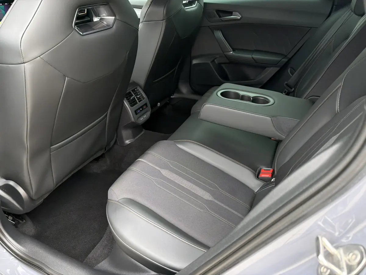 1.4 e-Hybrid VZ 245PK | Sfeerverlichting | Camera | Carplay | LED |